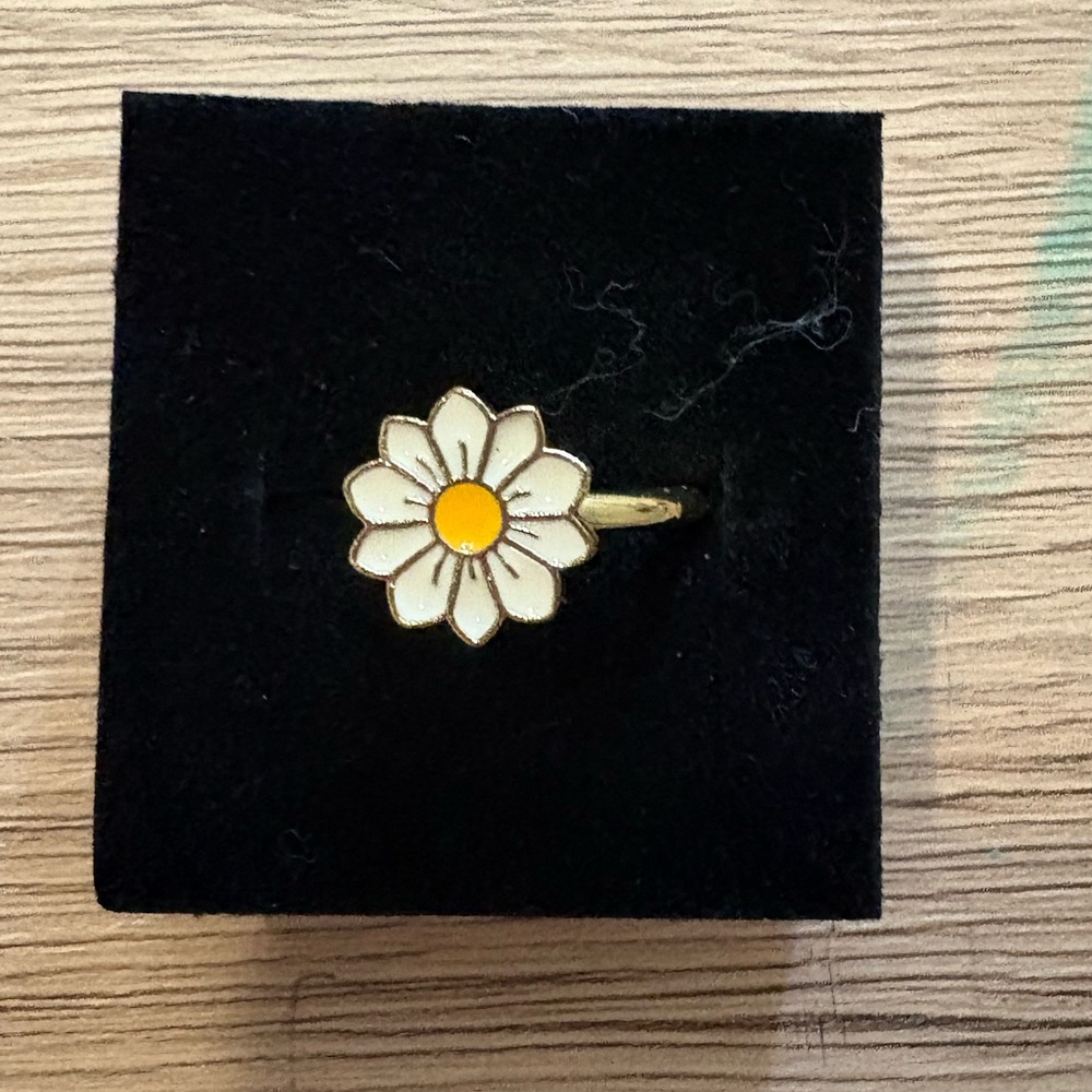 Gold and White Daisy Ring